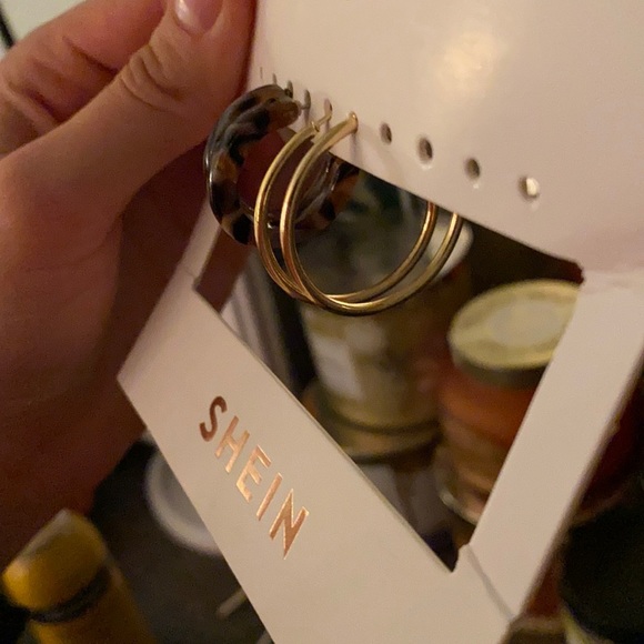 Set of two hoop earrings - Picture 3 of 4